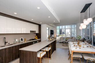 Interior Photo - 825 South Hill