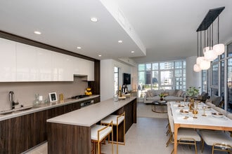 Interior Photo - 825 South Hill