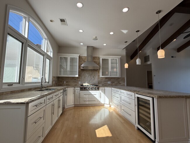 Foto del edificio - 3522 Crown Point Dr