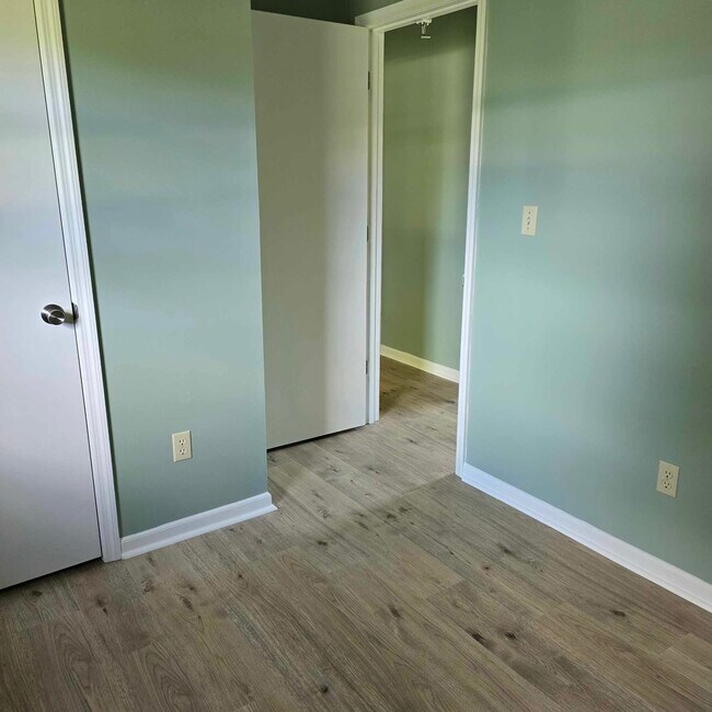 Building Photo - 1821 Charles St