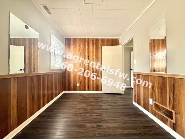 Building Photo - 3 Bedroom House