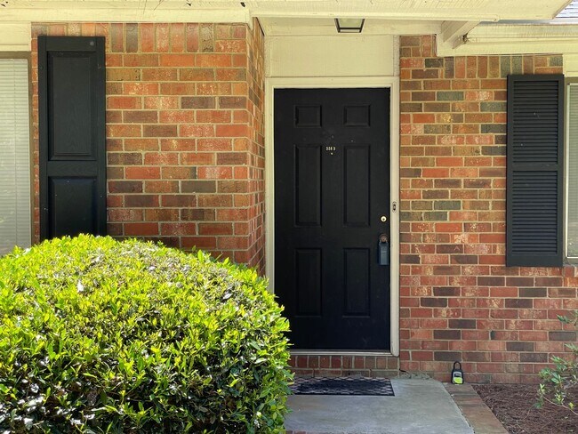 Foto del edificio - 358 Bradley Woods Ct NW