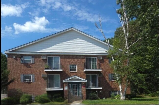Foto del edificio - 185 Loudon Rd