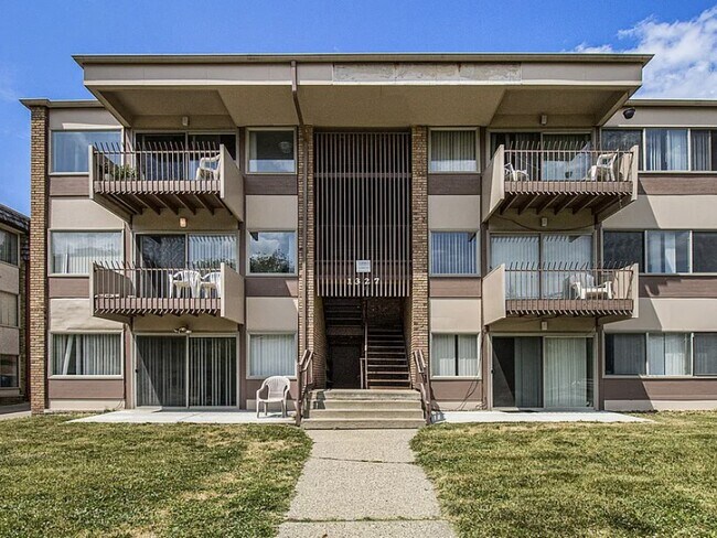 Foto del edificio - 1327 Wilmot St
