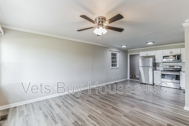 Foto del edificio - 310 Bethune Ave