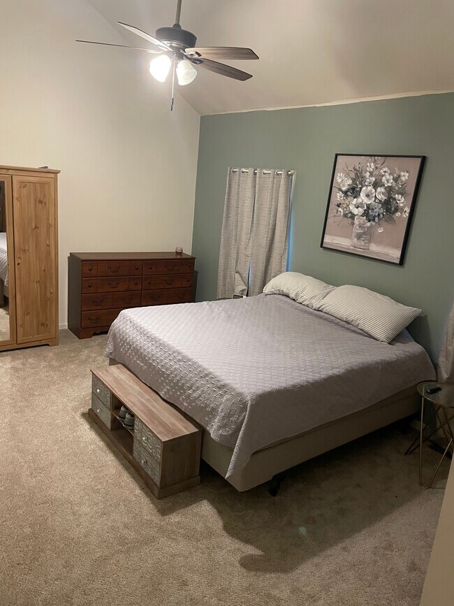 Building Photo - 206 Bell Ringer Ct