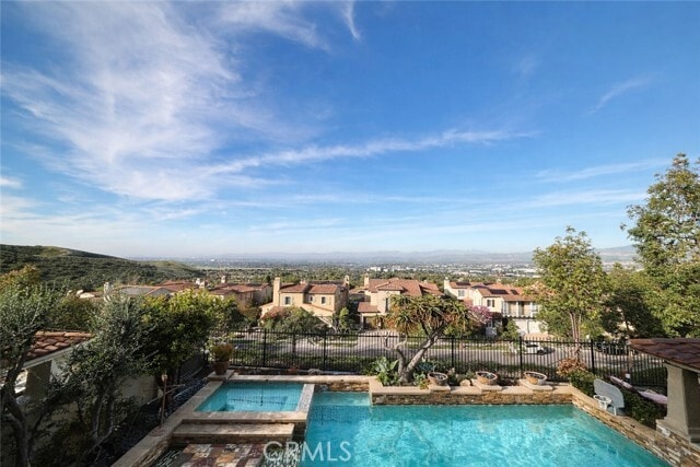 Building Photo - 19 Momento