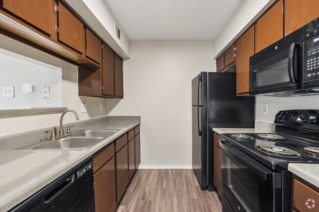 2BR, 2BA - 874SF - Kitchen - Bridge at Sterling Springs