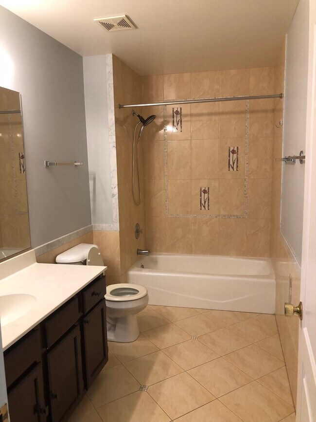 Foto del edificio - Addison,  Spacious 2 story Townhome on Cul...