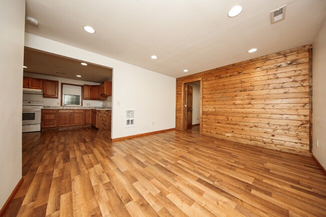 Building Photo - 808 S Grange Ave