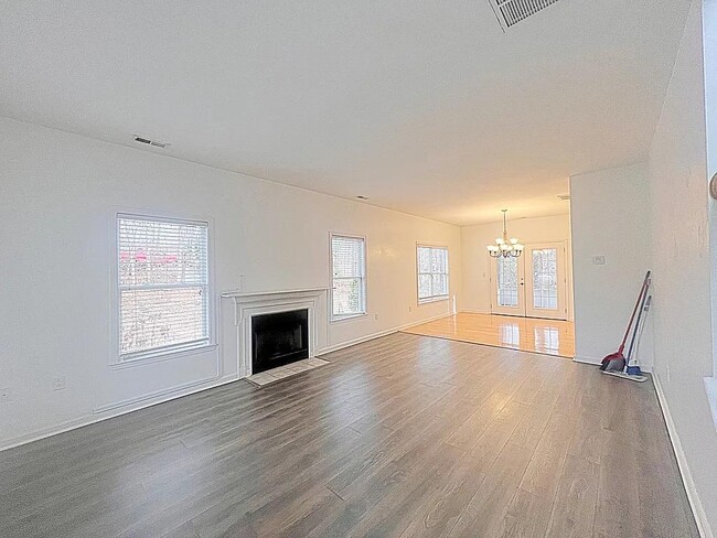 Foto del edificio - 206 Beauclair Dr