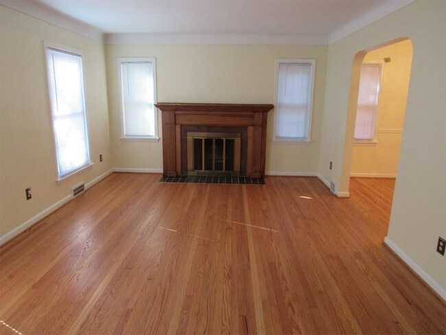 Building Photo - 336 Meridan St