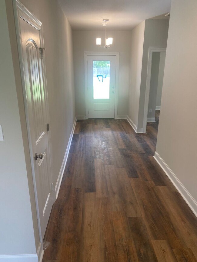 Foto del edificio - Leasing Now!