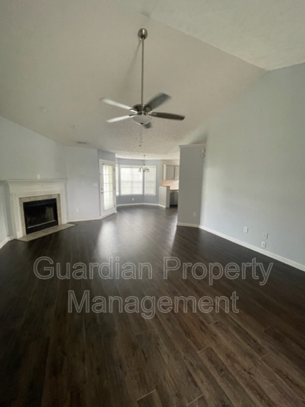 Foto del edificio - 4011 Red Oak Dr