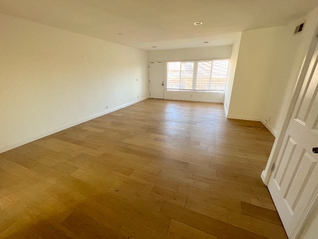 Building Photo - 1008 7th St