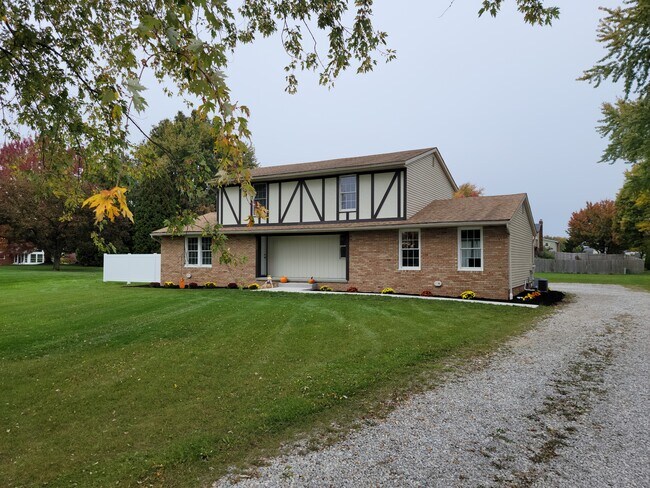 Building Photo - 1055 Fuchsia Cir NW
