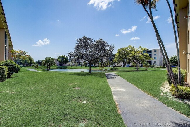 Foto del edificio - 7940 NW 50th St