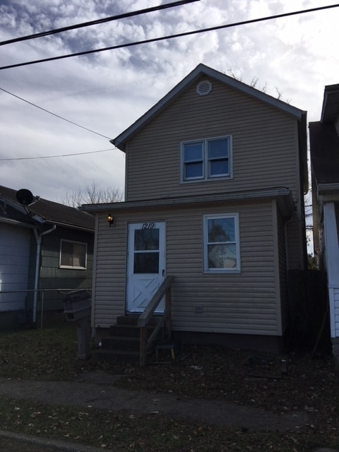 Building Photo - Two Bedroom One Bath Home In Huntington