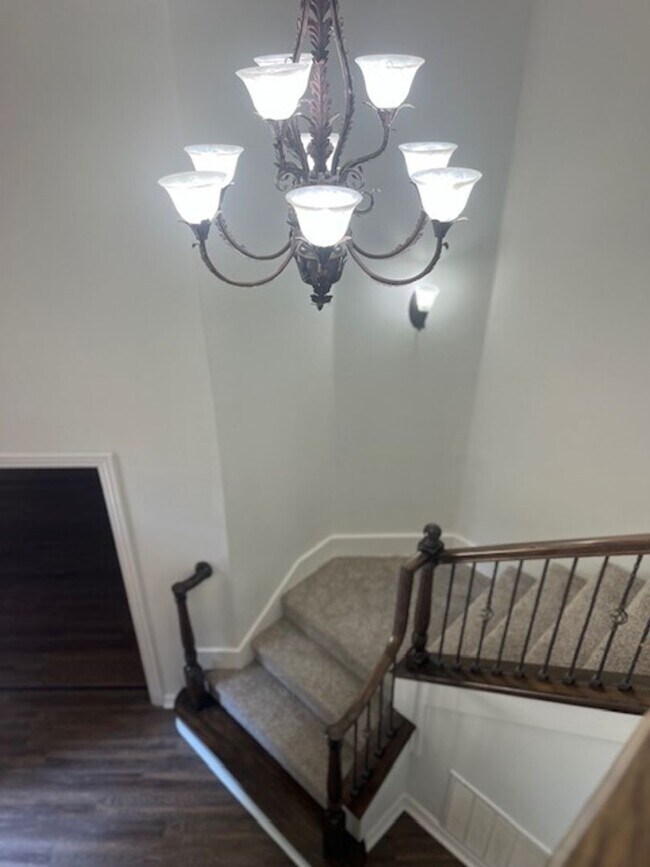 Foto del edificio - Beautiful 4 Bedroom 2 1/2 bath Great location!