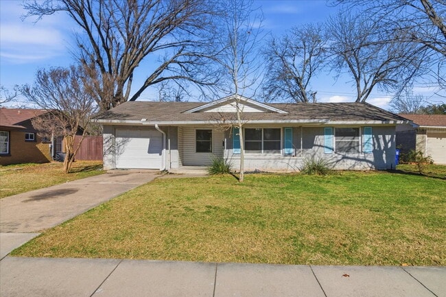 Photo - "Charming 3-Bedroom Retreat with 2 Full Baths in Farmers Branch" Apartment