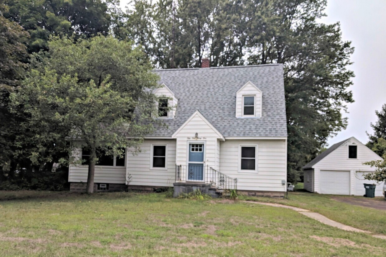 Beautiful Norton Shores Home, 5131 Henry S... House Rental in Norton Shores, MI