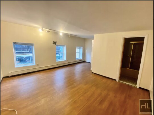 Building Photo - 87 4th Ave