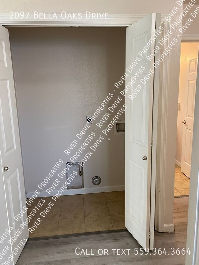 Foto del edificio - Three Bedroom Condo in Tulare