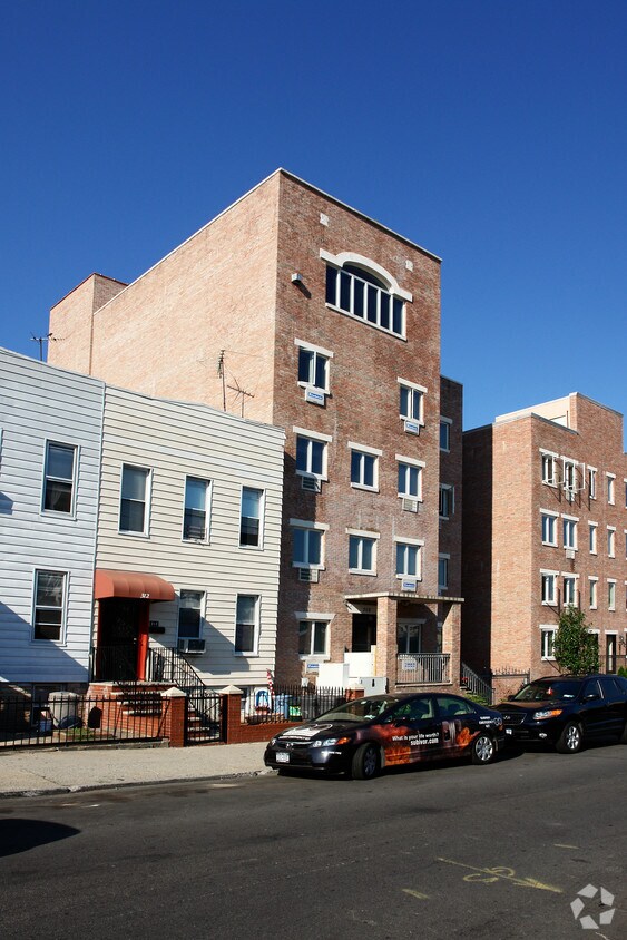 Building Photo - 308 21st St