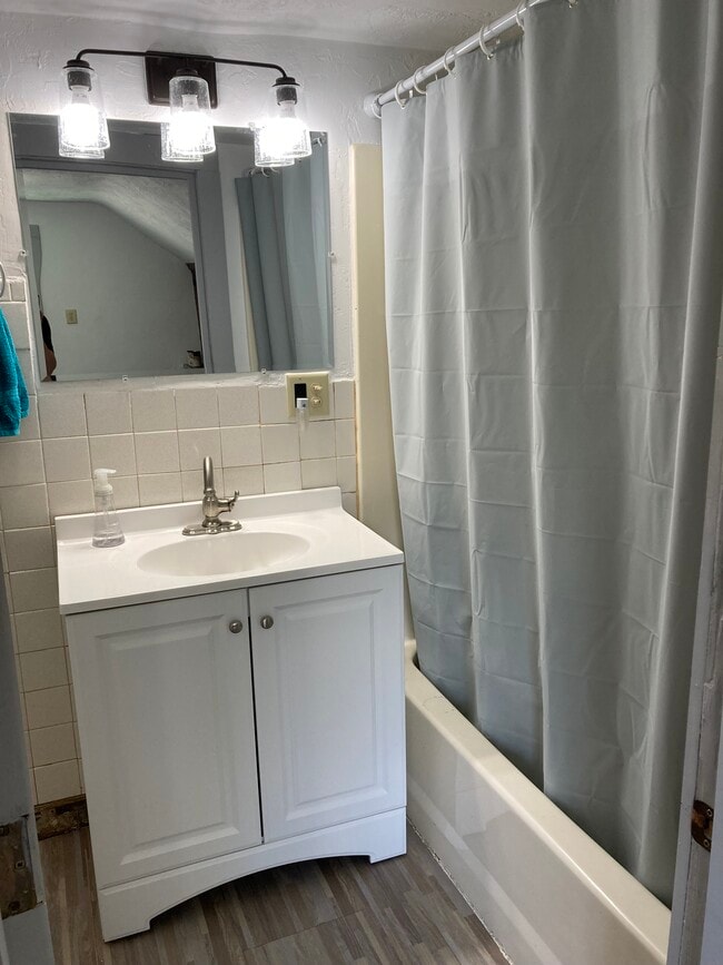 Bathroom - 819 N Superior St