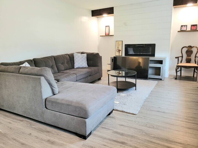 Photo du bâtiment - 1116 Indian Rd N