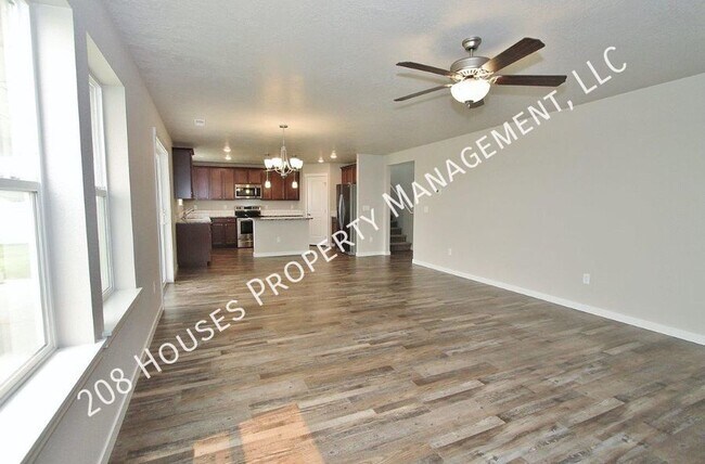 Foto del edificio - Spacious Home w/Open Floor-Plan