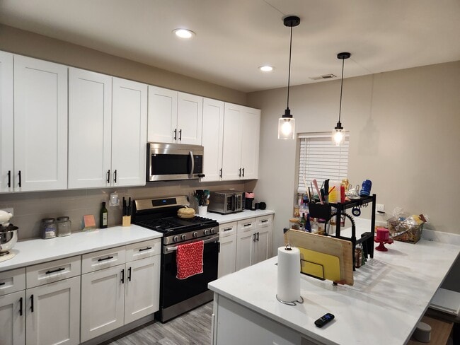 Foto del edificio - 4051 S Prairie Ave