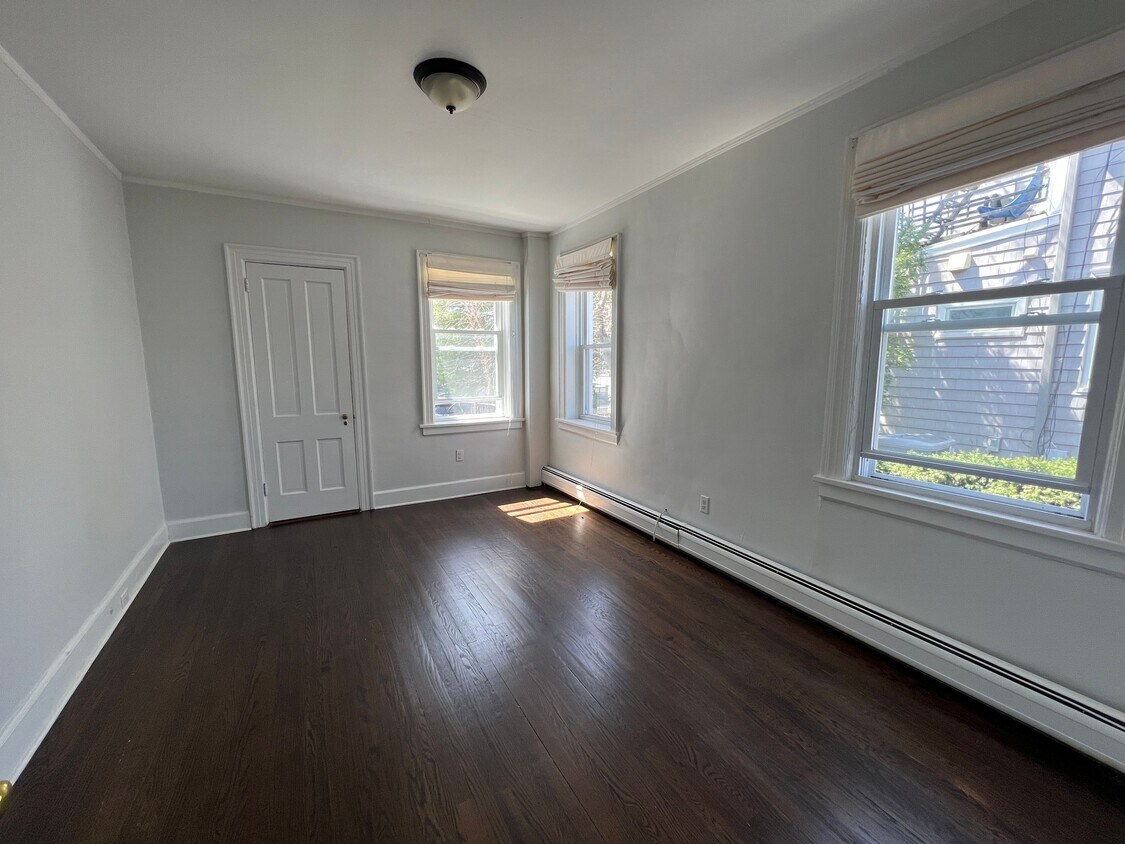 Primary Photo - 206 Bellevue Ave