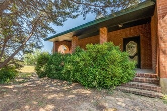 Building Photo - 731 N Walnut Grove Rd