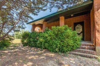 Building Photo - 731 N Walnut Grove Rd
