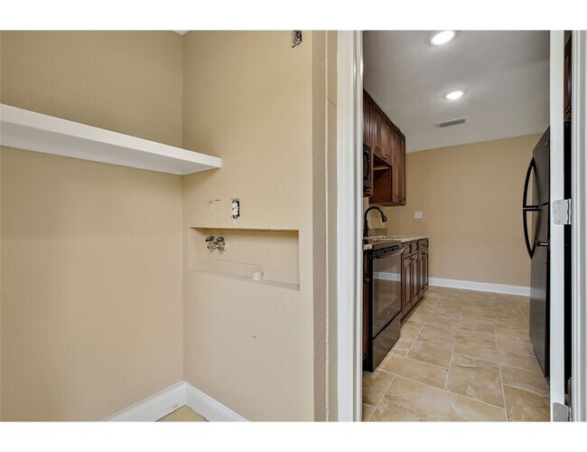 Laundry - 2234 W Highland St