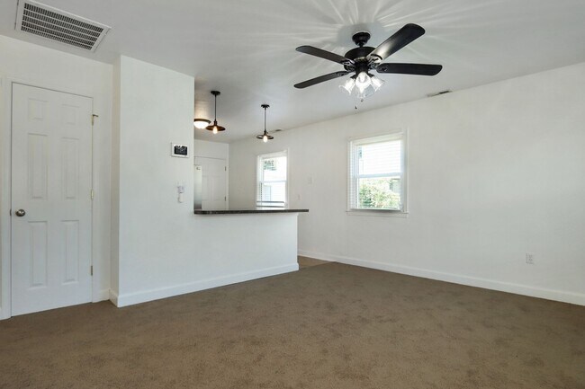 Foto del edificio - 1914 Somerville Dr