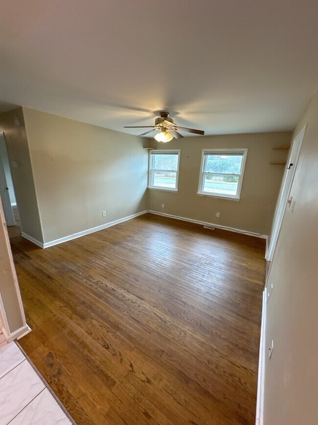 Building Photo - Cozy 3 Bedroom, 2 Bath Home - 114 Cardinal...