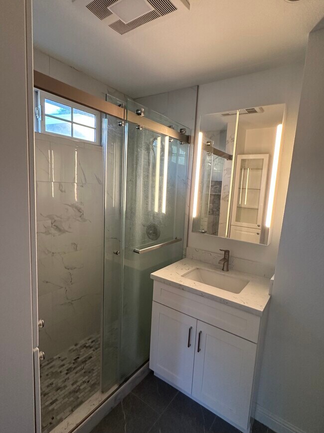 Foto del edificio - 3961 Kern Ct