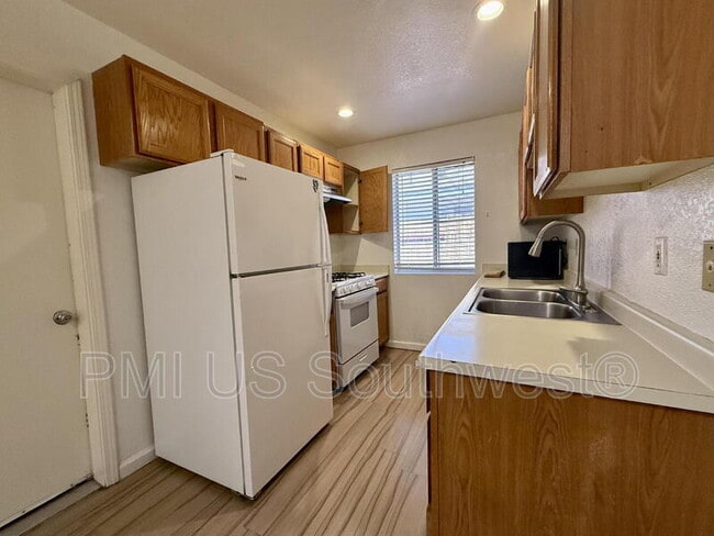 Foto del edificio - 851 Baseline Rd