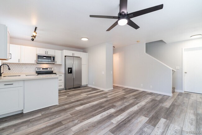 Foto del edificio - Newly renovated and Contemporary 3BR/2.5BA...