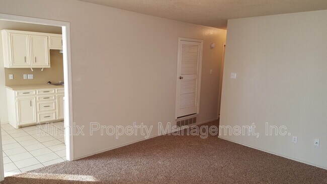 Building Photo - 9612 Elmwood Ave