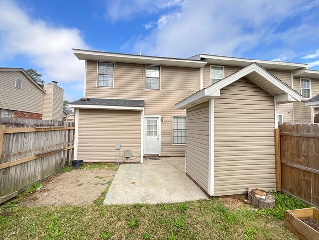 Foto del edificio - 3924 Miramar Ct