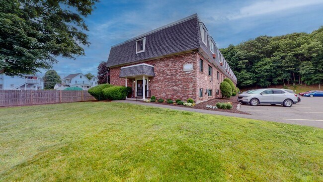 Building Photo - Convenient 1 Bedroom Condo close to train ...