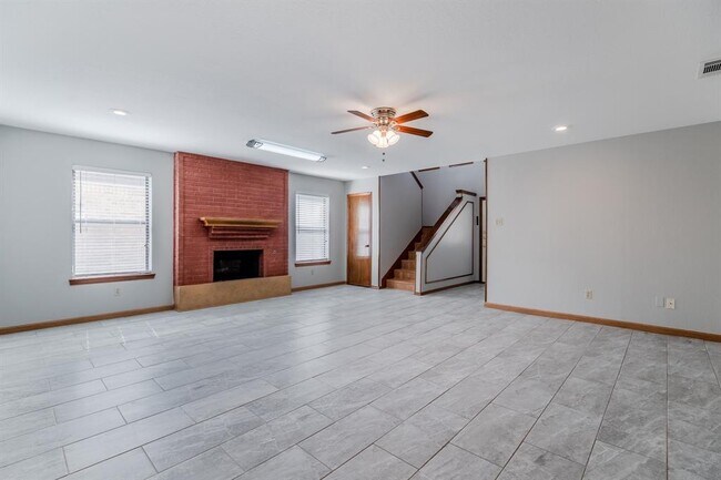 Building Photo - 1106 Carrington Ct