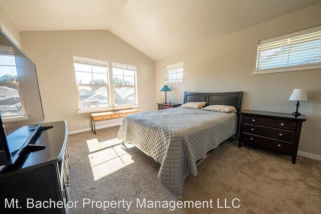 Building Photo - 3 br, 2.5 bath House - 20774 SE Hollis Lane