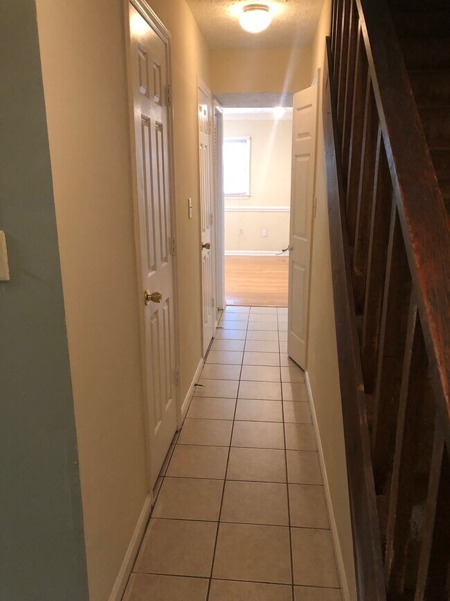 Building Photo - 2 Bed 2.5 Bath Condo