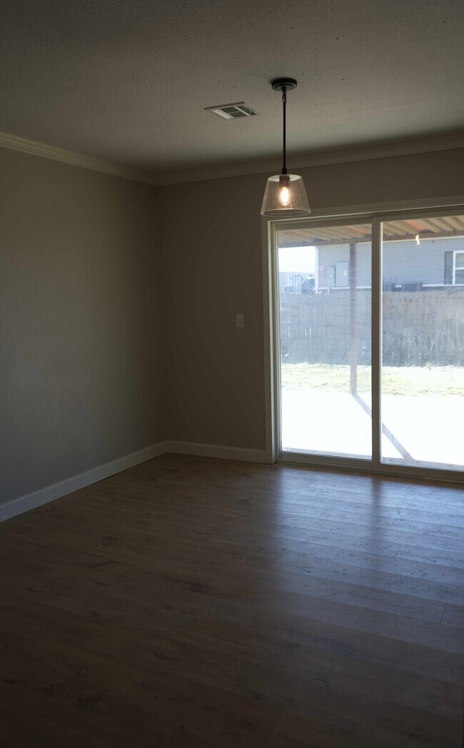 Foto del edificio - 1690 Henegar Dr