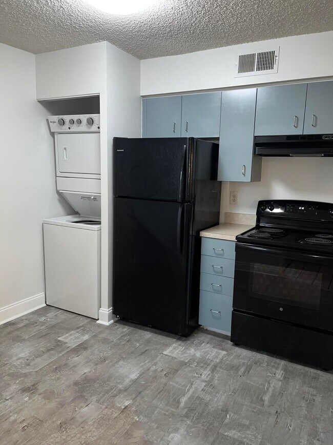 Foto del edificio - 6104 Glenmoor Dr