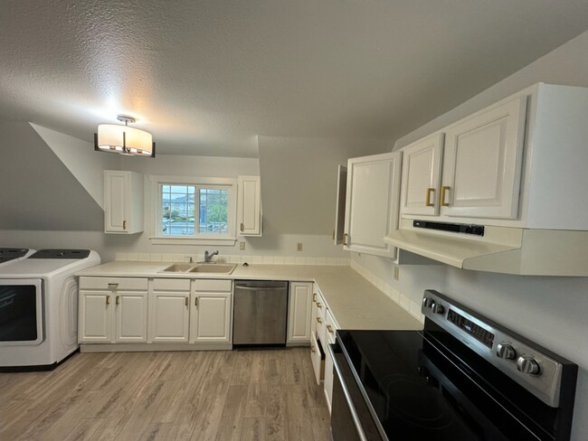 Remodeled kitchen. - 2318 Hoyt Ave